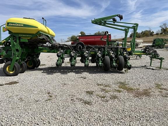 Thumbnail image John Deere 1770 4