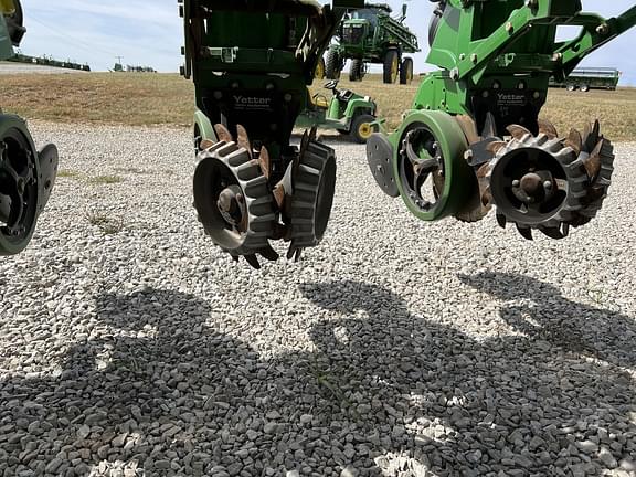 Thumbnail image John Deere 1770 5
