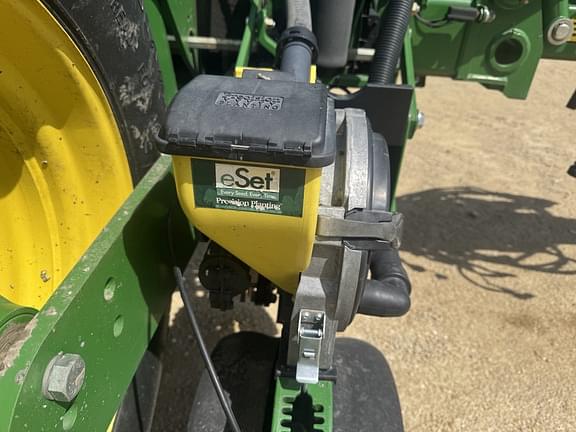 Image of John Deere 1770 equipment image 2