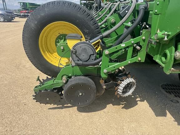 Image of John Deere 1770 equipment image 1