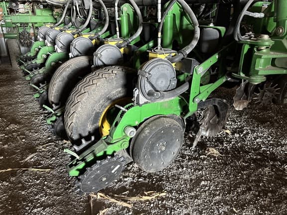 Image of John Deere 1770 equipment image 4