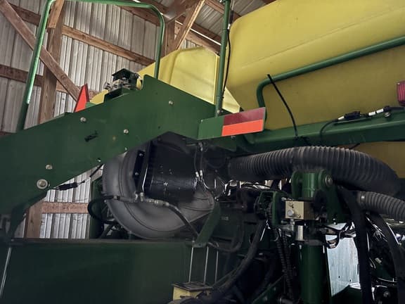 Image of John Deere 1770 equipment image 2