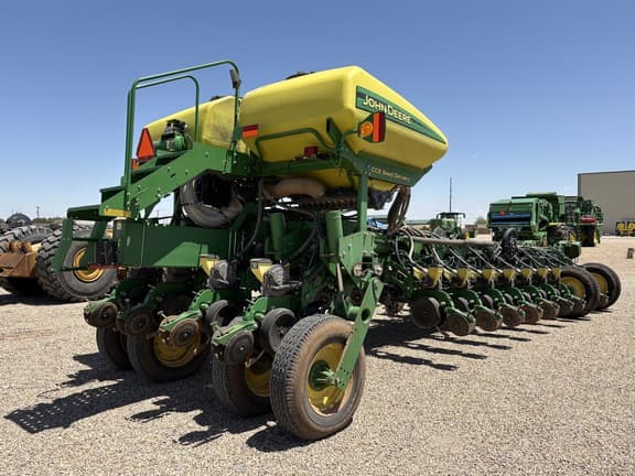 Image of John Deere 1770 equipment image 4