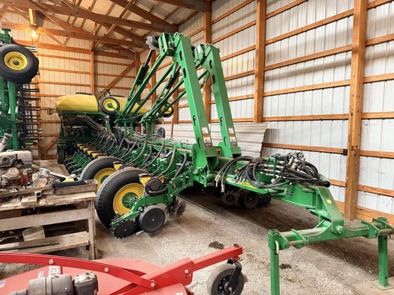 2013 John Deere 1770 Equipment Image0