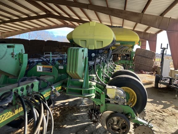 Image of John Deere 1770 equipment image 1