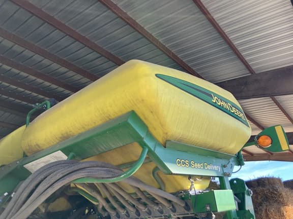 Image of John Deere 1770 equipment image 3