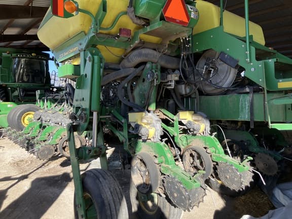 Image of John Deere 1770 equipment image 2