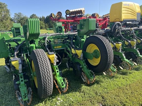 Image of John Deere 1770 equipment image 4