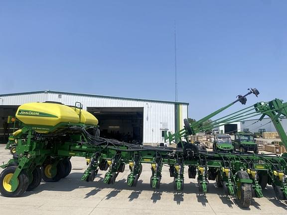 2013 John Deere 1770 Equipment Image0