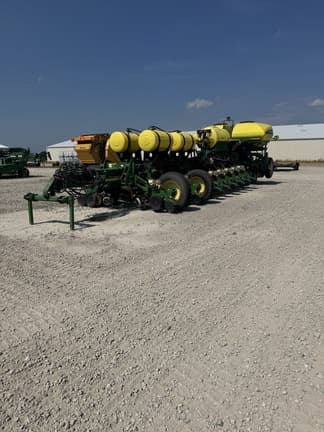 Image of John Deere 1770 equipment image 2