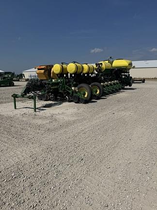 Image of John Deere 1770 equipment image 1