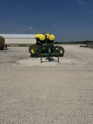 Image of John Deere 1770 equipment image 3