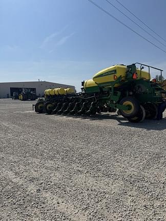 Image of John Deere 1770 equipment image 4