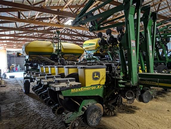Image of John Deere 1770 equipment image 1