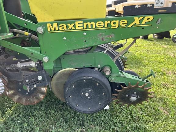 Image of John Deere 1770 equipment image 4