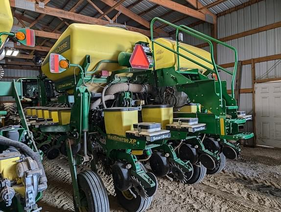 Image of John Deere 1770 equipment image 4