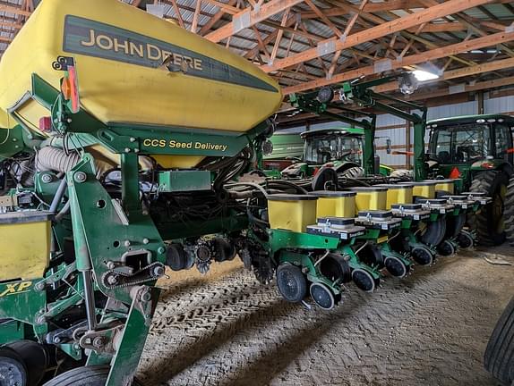 Image of John Deere 1770 equipment image 2
