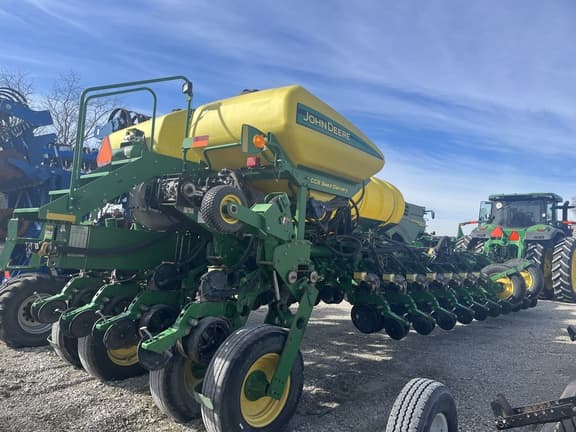 Image of John Deere 1770 equipment image 3