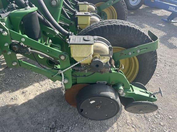 Image of John Deere 1770 equipment image 1