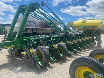 Main image John Deere 1770