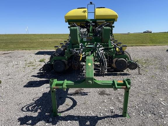 Image of John Deere 1770 equipment image 1