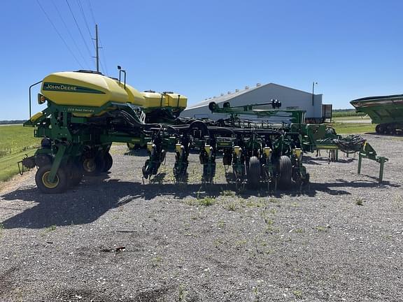 Image of John Deere 1770 equipment image 3