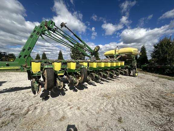 Image of John Deere 1770 equipment image 1