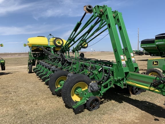 Main image John Deere 1770