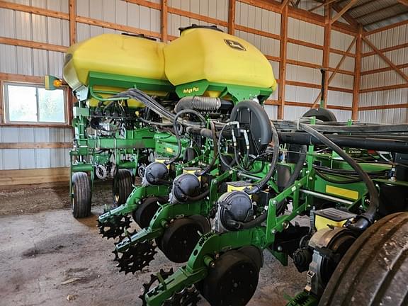 Image of John Deere 1770 equipment image 2