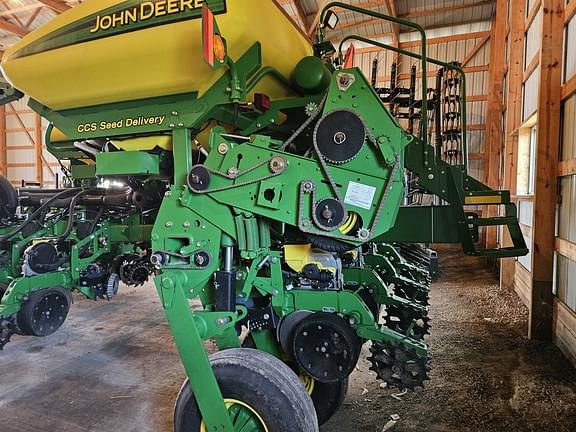 Image of John Deere 1770 equipment image 1