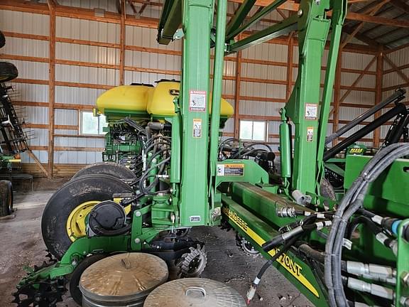 Image of John Deere 1770 equipment image 4