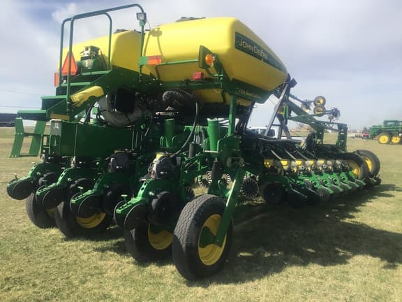 Image of John Deere 1770 equipment image 3