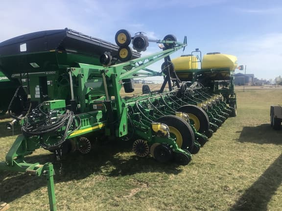 Image of John Deere 1770 equipment image 4