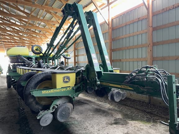Image of John Deere 1770 equipment image 1