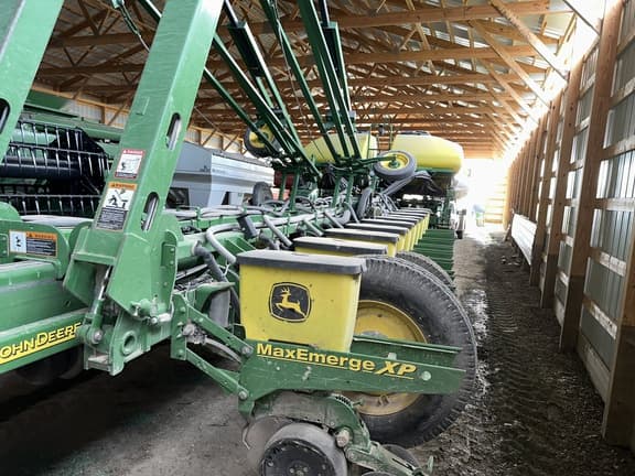 Image of John Deere 1770 equipment image 1