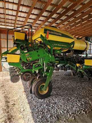 Image of John Deere 1770 equipment image 3