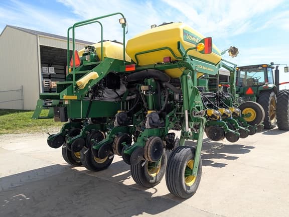 Image of John Deere 1770 equipment image 4
