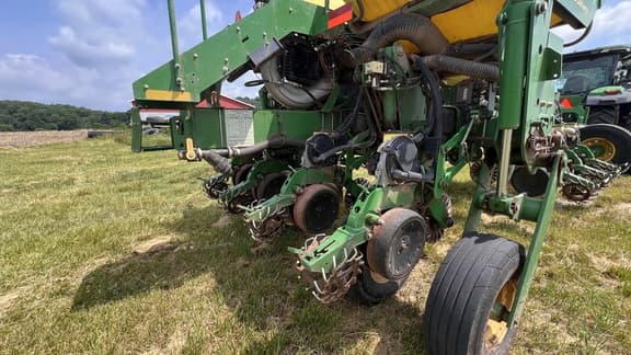 Image of John Deere 1770 equipment image 4