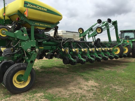 Main image John Deere 1770