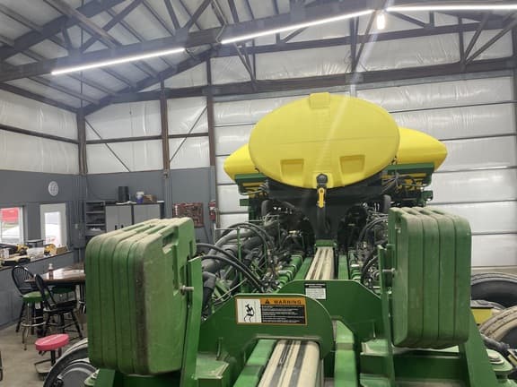 Image of John Deere 1770 equipment image 1