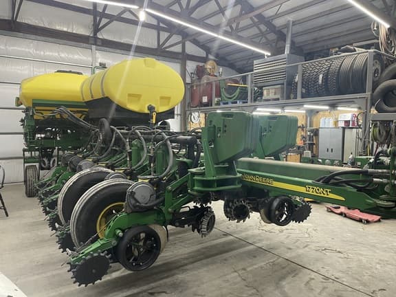 Image of John Deere 1770 equipment image 2