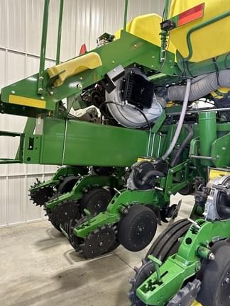 Main image John Deere 1770