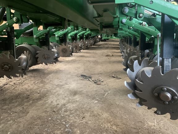 Image of John Deere 1770 equipment image 3