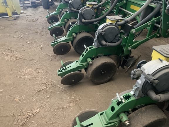 Image of John Deere 1770 equipment image 4