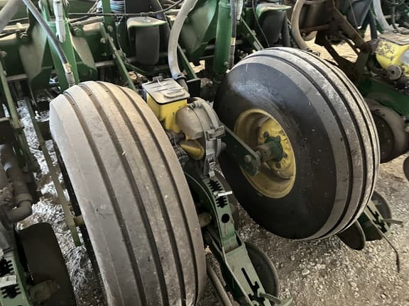 Image of John Deere 1770 equipment image 4