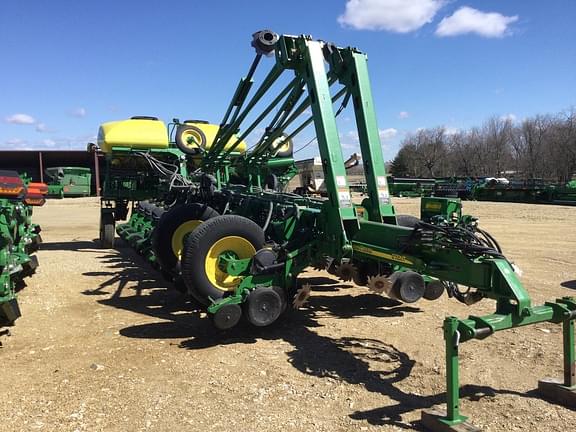 Image of John Deere 1770 equipment image 2