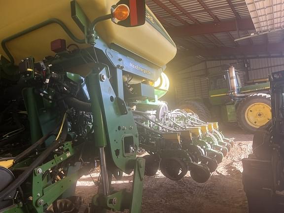Image of John Deere 1770 equipment image 2