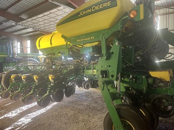 Image of John Deere 1770 equipment image 1