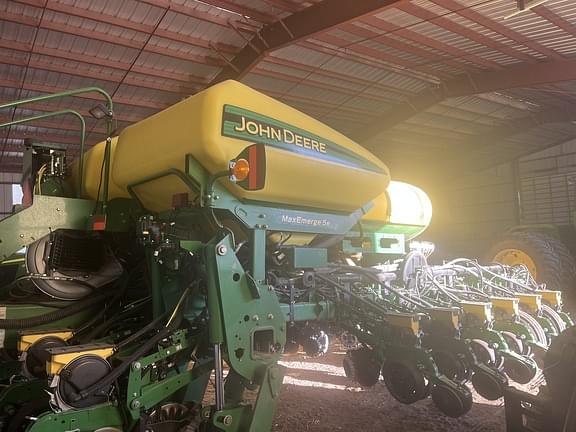 Image of John Deere 1770 equipment image 3