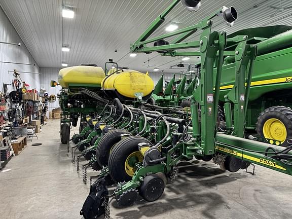 Image of John Deere 1770 equipment image 1